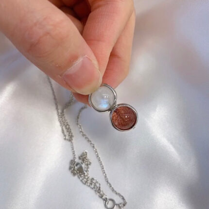 Necklace: Classic G